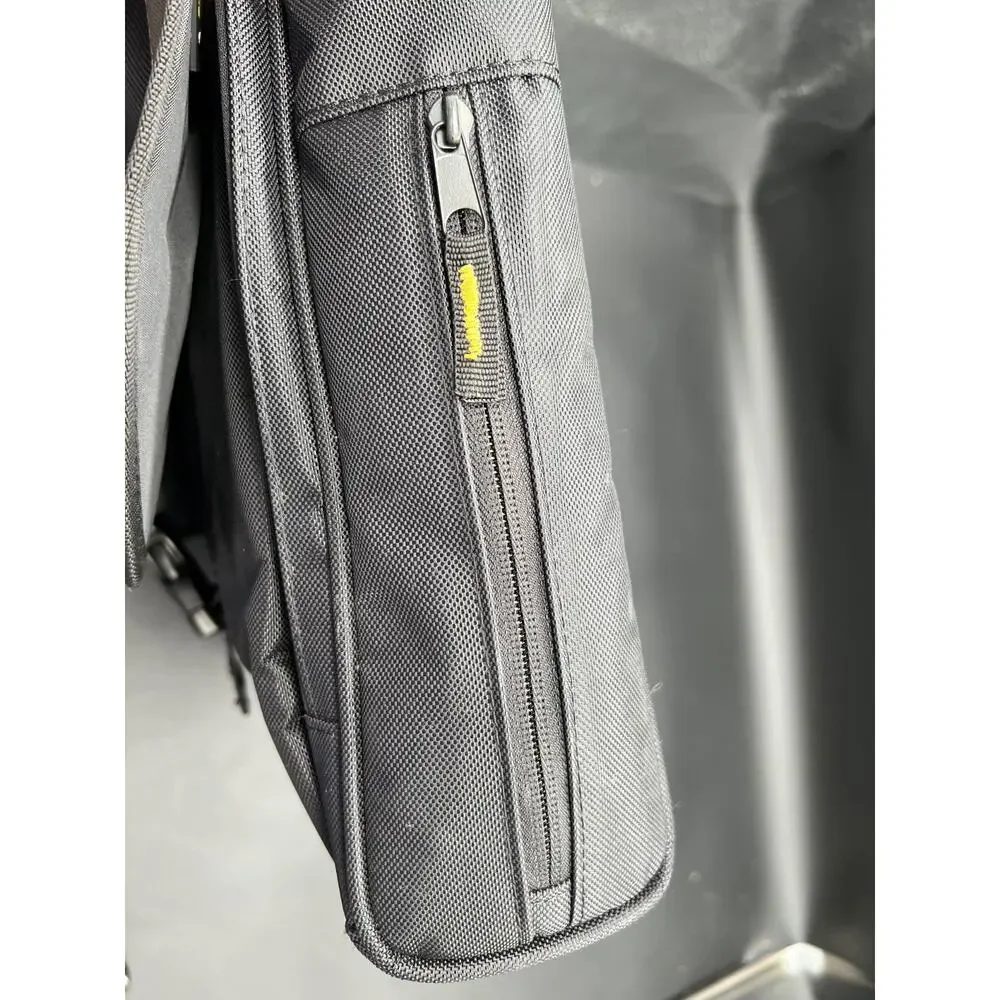 Targus Men’s Messenger Bag Travel Laptop Case Heavy Duty Command Flap Excellent